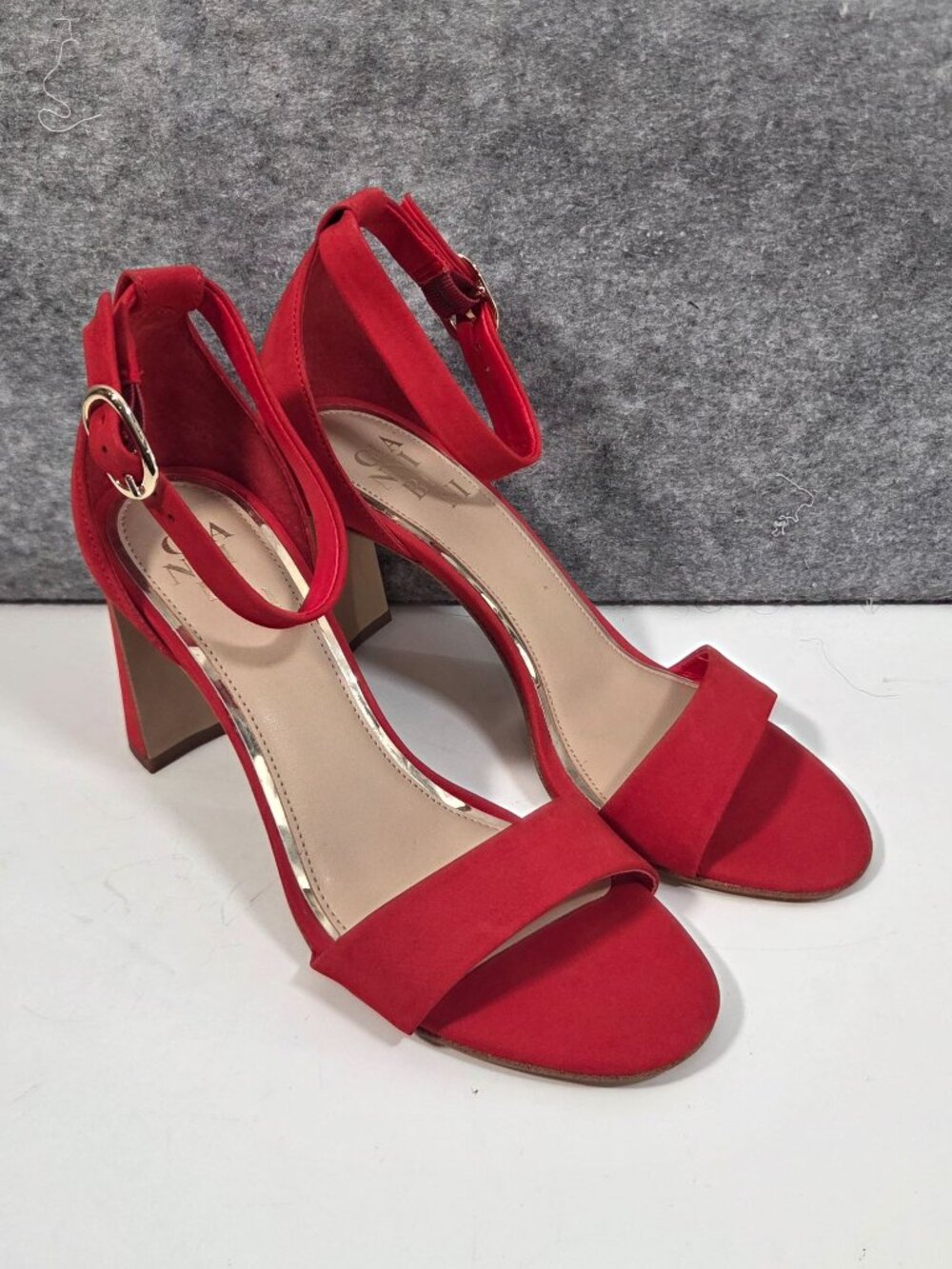 Gianni Bini Red Heels 7.5 Ankle Strap Block Heel Sandals